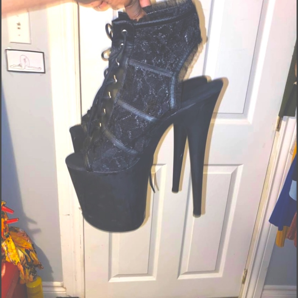 Lace pleasers